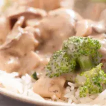 Pollo con salsa de brócoli Pollo con salsa de brócoli
