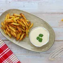 Pasta Chips con Salsa de Queso